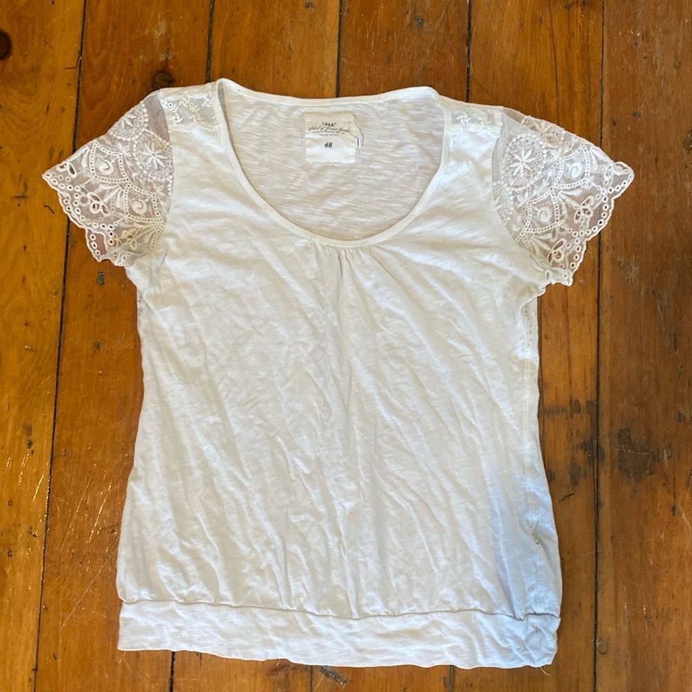 Womens H&M Lace Sleeve tee